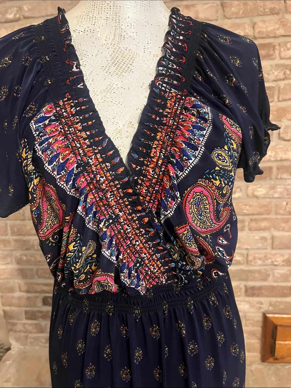 🎉 Navy Paisley V-Neck Maxi Dress with Smocked Waist. Very versatile! - Picture 2 of 5